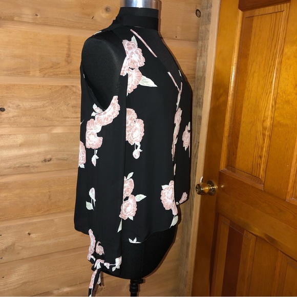 Cupcakes & Cashmere Blouse Black Floral choker collar / cold shoulder size M - Picture 7 of 14